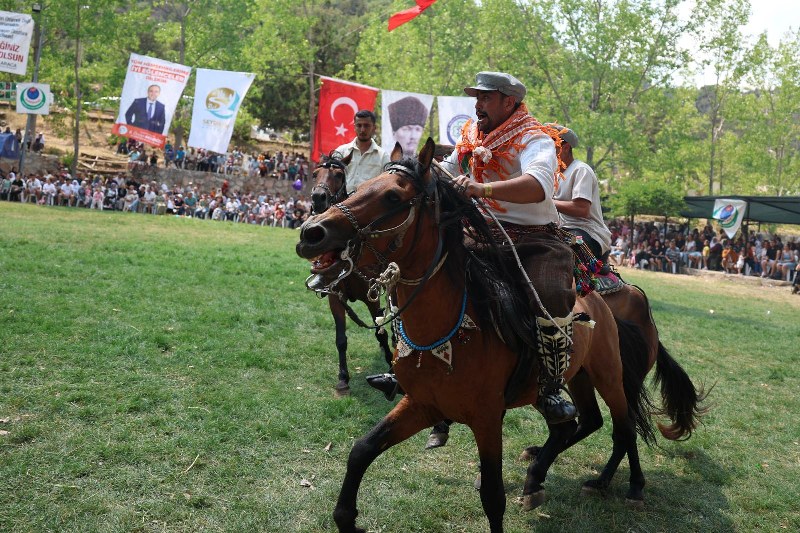 Yayla Karaçulha’da Yörük Şenliği Yapıldı